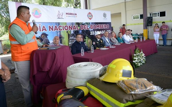 Gobierno de Morelia reconoce labor altruista de su cuerpo de Bomberos