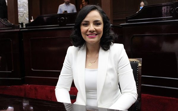 Exhorta Adriana Hernández a reforzar el trabajo legislativo