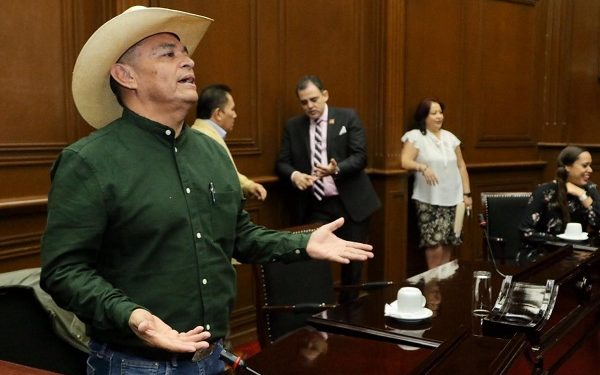 Exige Salvador Arvizu respeto para las y los diputados que llegan temprano a las sesiones.