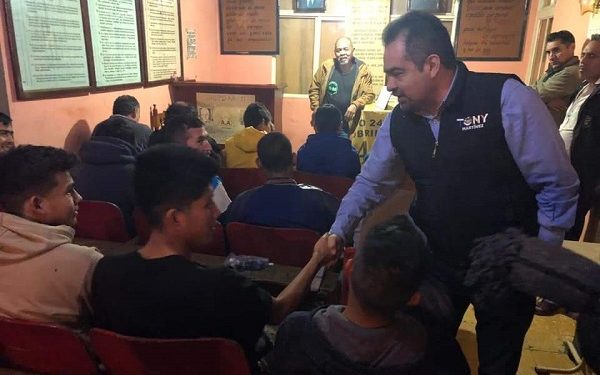 Tony Martínez visita y entrega apoyos a centros de rehabilitación del Distrito de Hidalgo