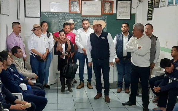 Tony Martínez realiza gira en el Distrito de Hidalgo y entrega apoyos