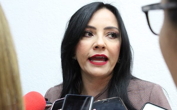 Llama Adriana Hernández a priorizar recursos en salud y ayuda alimentaria