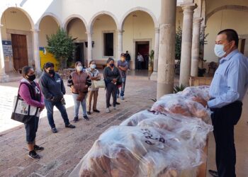 Con paquetes alimenticios, el gobierno municipal de Fernando Alvarado Rangel apoya la economía de las familias de Cuitzeo