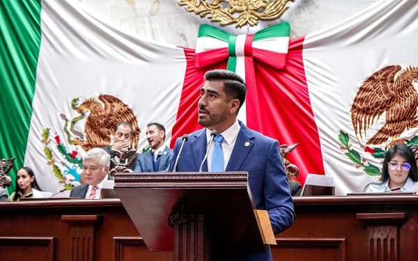 Propone Poncho Chávez apoyo económico para mujeres embarazadas