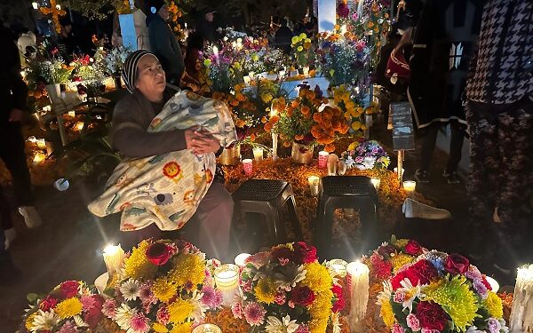 VIDEO Michoacán Celebra la Noche de Muertos en un espectáculo de tradición y cultura