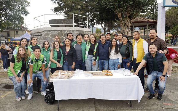 Los reyes Magos se pintaron de verde con la ayuda de un gran equipo: Ernesto Núñez
