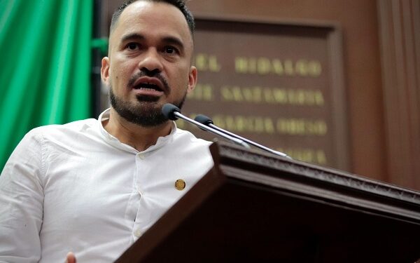 Exhorta Hugo Rangel garantizar acceso universal al agua potable en escuelas