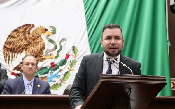 Busca Reyes Galindo oficializar el 24 de enero como el Día del Empleado Municipal en Michoacán