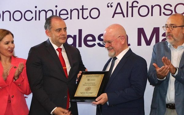 Entrega Poder Legislativo reconocimiento “Alfonso García Robles” a Iglesia Más Vida
