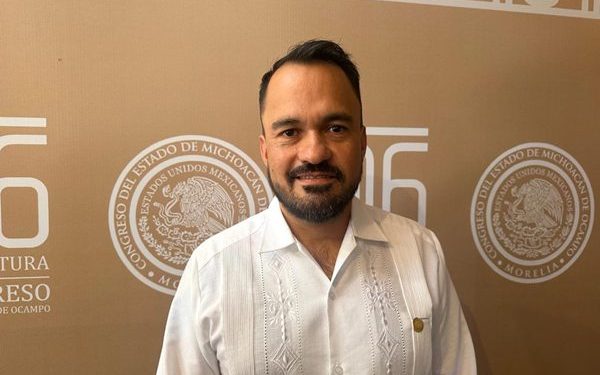 Señala Rangel “contexto político electoral” en defensa de rectora por incumplimiento universitario